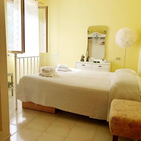 Casa Vacanze Rosy "Nel Verde" Palinuro Buitenkant foto